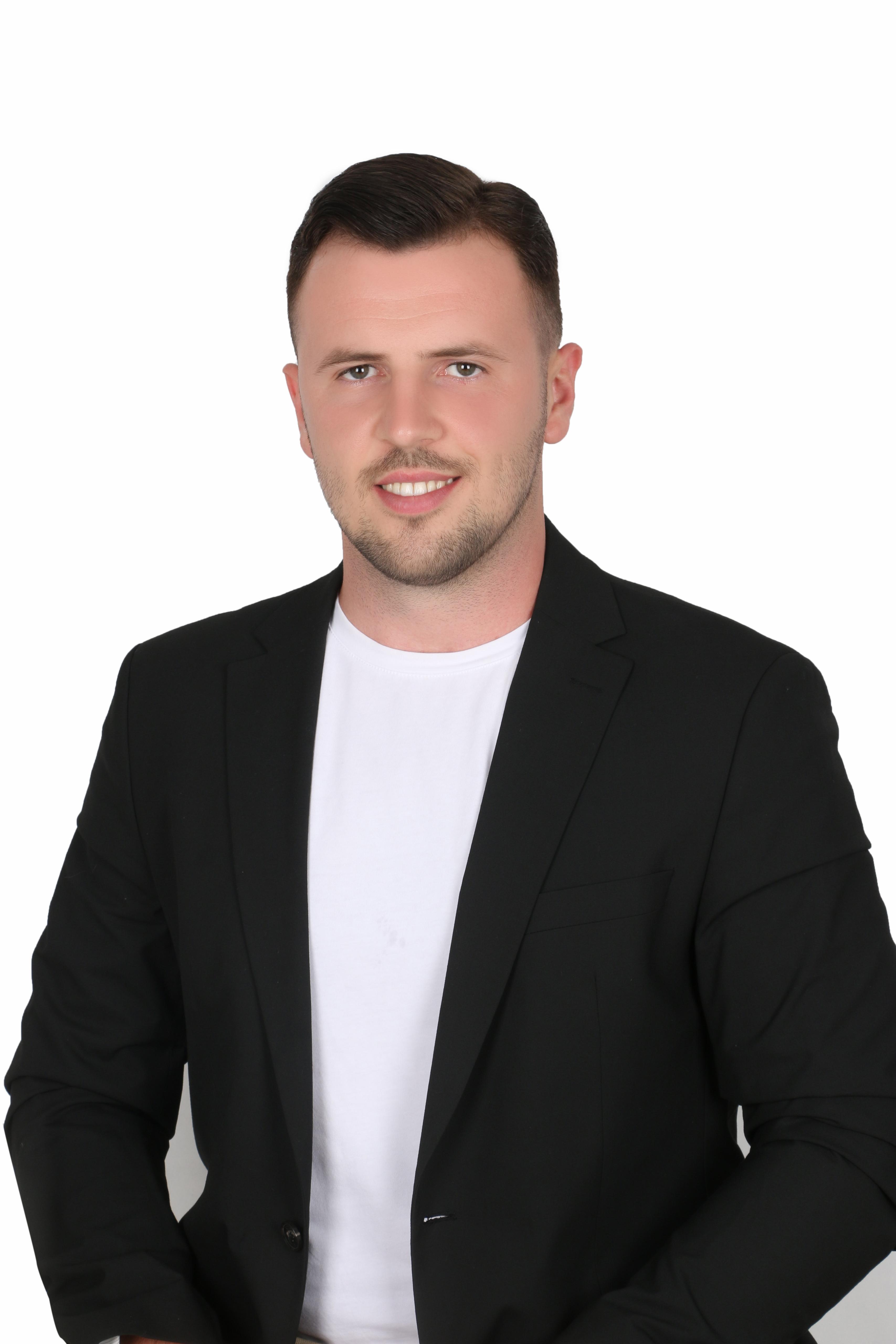 Enes Tezgider — Kurucu